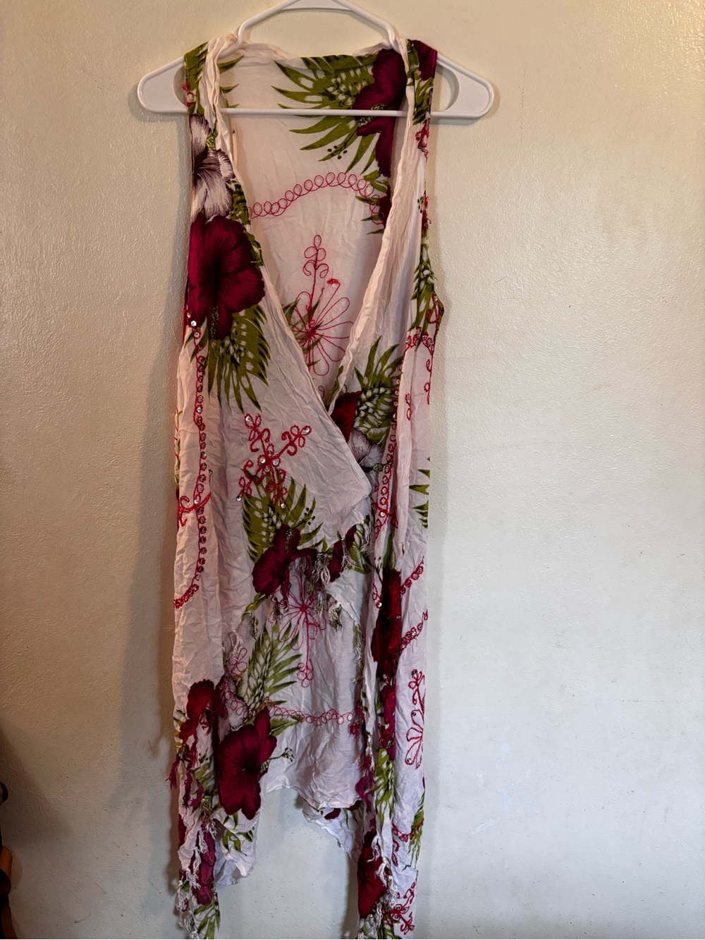 Sleeveless Summer Vest - White with Burgundy & Green Floral Pattern Beaded